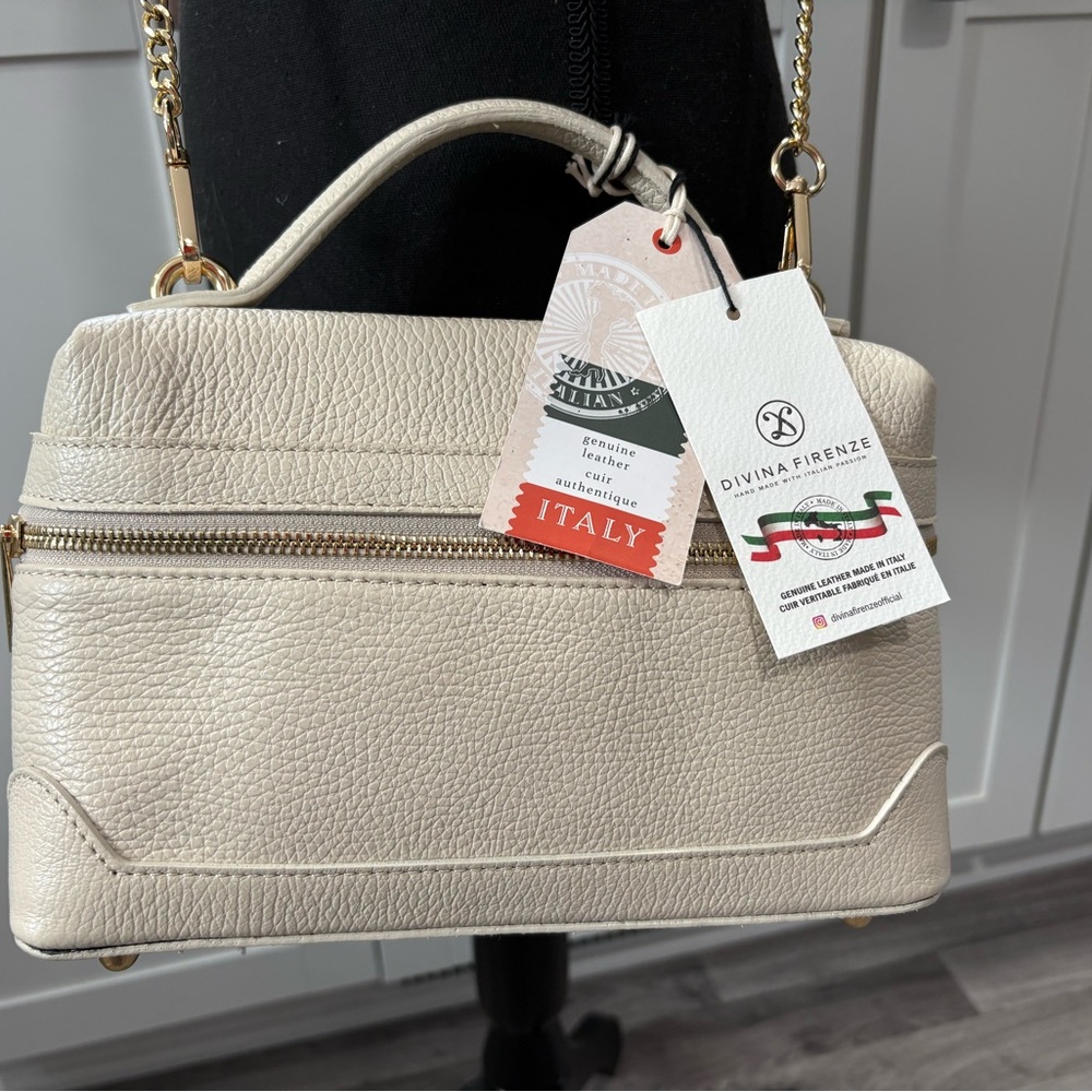 NWT Divina Firenze Elegant Cream Leather Shoulder Bag with Gold Chain Strap